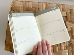 Pocket Planner 2024 Corações Coloridos na internet