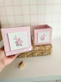 Cachepô com Tampa Vichy Rosa Manuela