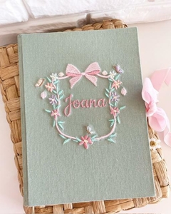 Caderno Assinatura Grande Menta Monograma