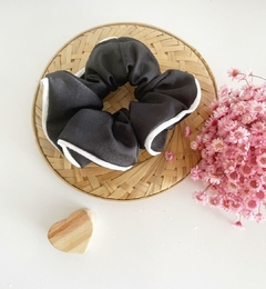 Scrunchie Preto com Branco