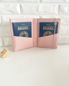 Porta Passaporte Monograma com Nome Rose - comprar online
