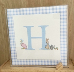 Quadro Maternidade Acrílico Peter Rabbit (Monograma Bordado)