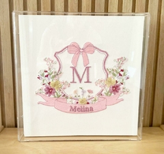 Quadro Maternidade Acrílico Melina (Monograma Bordado)