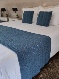 KIT ZOE CAMA KING * PESEIRA TRICOT 260X60cm +2 CAPAS DE ALMOFADA FORRADA