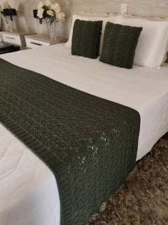 KIT ZOE CAMA QUEEN * PESEIRA TRICOT 230X60cm +2 CAPAS DE ALMOFADA FORRADA