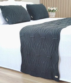 KIT PESEIRA BRENDA QUEEN* PESEIRA TRICOT 230X60cm + 2 CAPAS DE ALMOFADAS - comprar online