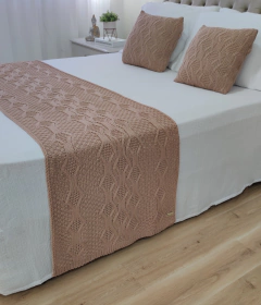 KIT GABRIELE CAMA QUEEN * PESEIRA TRICOT 230X60cm + 2 CAPA DE ALMOFADA - comprar online