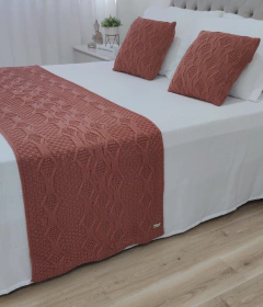 Imagem do KIT GABRIELE CAMA QUEEN * PESEIRA TRICOT 230X60cm + 2 CAPA DE ALMOFADA