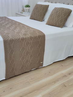 KIT GABRIELE CAMA CASAL * PESEIRA TRICOT 200X60cm + 2 CAPA DE ALMOFADA - comprar online