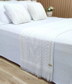 Imagem do KIT ELOAH CAMA QUEEN * PESEIRA TRICOT 230X60cm + 2 CAPA DE ALMOFADA