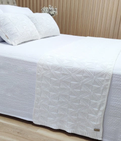 Imagem do KIT PESEIRA TRICOT KAREN CAMA KING * PESEIRA TRICOT 260X60cm + 2 CAPA DE ALMOFADA
