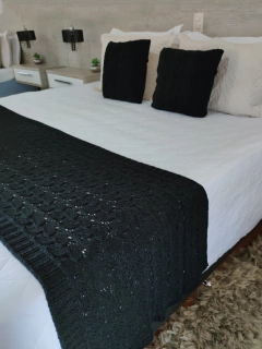 Imagem do KIT ZOE CAMA QUEEN * PESEIRA TRICOT 230X60cm +2 CAPAS DE ALMOFADA FORRADA