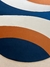 Tapete redondo em veludo com padrões em azul marinho, off-white e terracota, São José.