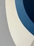 Detalhe do Tapete Kurve® em veludo com cores Azul Marinho, Azul Petróleo, Off-White, Verde, Verde Claro e Granito