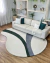 Tapete em nylon com bordas orgânicas em tons de off-white, verde escuro e grafite, decorando uma sala de estar moderna com sofá branco, Tapetes São José