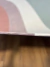 Close-up do tapete Meio Kurve® nas cores Rosé Gold, Nude Rosado, Off-White e Verde Claro.