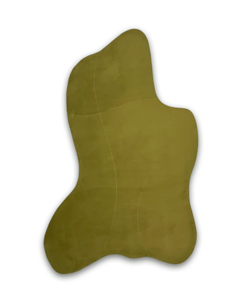 Tapete verde orgânico com formato irregular e linhas sutis decorativas
