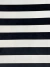 Tapete de veludo com listras em preto e off-white.