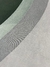 Detalhe do Tapete Kurve® com padrões em Veludo Uva, Nude Rosado, Granito, Cinza, Verde Claro e Verde.
