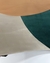 Tapete com formato irregular nas cores bege gold, terracota e verde, Tapetes São José