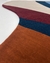 Tapete em nylon com bordas orgânicas, cores vinho, azul petróleo, azul marinho, bege e terracota, São José.