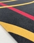 Tapete com bordas orgânicas, cores grafite, amarelo e vermelho em padrão bouclé, São José.