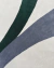 Tapete em nylon com bordas orgânicas, nas cores off-white, verde escuro e grafite, Tapetes São José