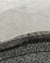 Tapete Placas com bordas orgânicas em Bouclé Capri na cor cinza médio, mostrando detalhes da superfície e textura, São José.