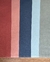 Tapete listrado em veludo Riviera nas cores azul, magenta, bege, coral, tiffany e verde em uma sala de estar moderna, São José!