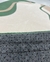 Tapete com bordas orgânicas, design bouclé nas cores verde escuro, natural e caqui, Tapetes São José