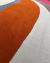 Tapete com design orgânico em nylon, cores vibrantes incluindo pink, off-white, azul petróleo, laranja, prata e uva, São José.