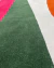 Tapete com design orgânico em nylon, cores vibrantes incluindo pink, off-white, azul petróleo, laranja, prata e uva, São José.