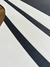 Detalhe do Tapete Jazz com bordas orgânicas nas cores off-white e grafite, São José.