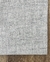 Tapete Placas Easy Clean Linho Aveludado Verona Cinza em detalhe sobre piso de madeira, São José.