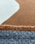 Detalhe do tapete Rio-Açu por Maria Salete em nylon nas cores bege, mel, trigo e off-white, São José.