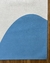Tapete com bordas orgânicas em tecido nas cores azul claro, azul marinho, azul escuro, gelo e off-white, Tapetes São José