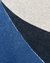 Tapete com bordas orgânicas em tecido nas cores azul claro, azul marinho, azul escuro, gelo e off-white, Tapetes São José