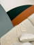 Tapete orgânico em cores verde claro, verde, terracota e off-white, decorando sala com sofá claro, Tapetes São José