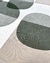 Tapete Morada com padrão geométrico em tons de off-white, creme, bege, névoa, verde claro, verde e verde escuro, São José.