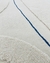 Tapete de nylon com design em duas alturas, nas cores off-white e azul petróleo, com padrão de linhas e formas geométricas, São José