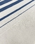 Tapete de nylon com design em duas alturas, nas cores off-white e azul petróleo, com padrão de linhas e formas geométricas, São José