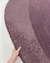 Tapete com bordas orgânicas em tons de uva, roxo feito de nylon Econyl, Tapetes São José