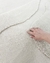 Tapete redondo Wave em nylon off-white com design de duas alturas para quarto ou sala, Tapetes São José