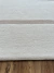 Tapete listrado de Nylon em tons de off-white e bege claro sobre piso de madeira, Tapetes São José