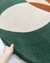 Tapete da coleção Moon com design geométrico em nylon nas cores terracota, bege e verde.