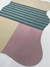 Tapete com borda orgânica e design de listras nas cores bege, rosé, cinza e Tiffany.