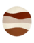 Tapete redondo Wave em nylon com padrão de ondas nas cores off-white, terracota, bege e mel, São José.