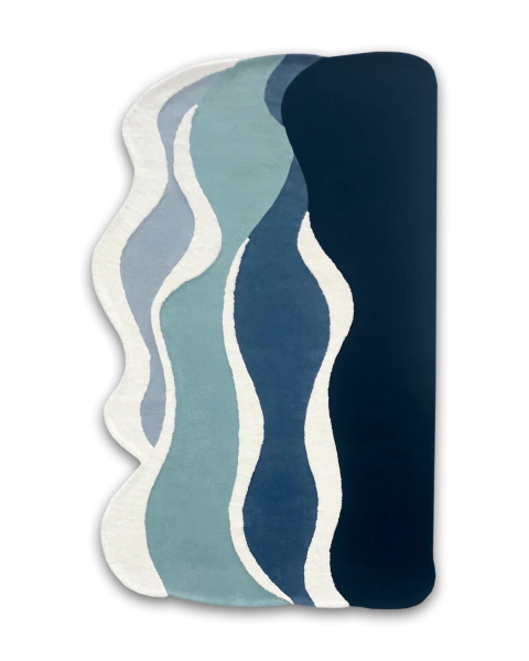 Tapete para sala com design orgânico, em duas alturas, nas cores branco e vários tons de azul, com bordas onduladas