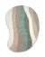 Tapete orgânico com design em ondas nas cores verde, bege e off-white, feito em nylon Econyl com duas alturas de textura