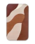 Tapete retangular para sala da Coleção Wave, com design de ondas em tons de off-white, terracota, bege, caramelo e mel, confeccionado em Econyl com duas alturas.